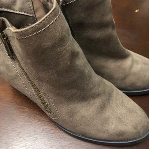 Rampage zipper booties. 3” stacked heel 9 1/2 M